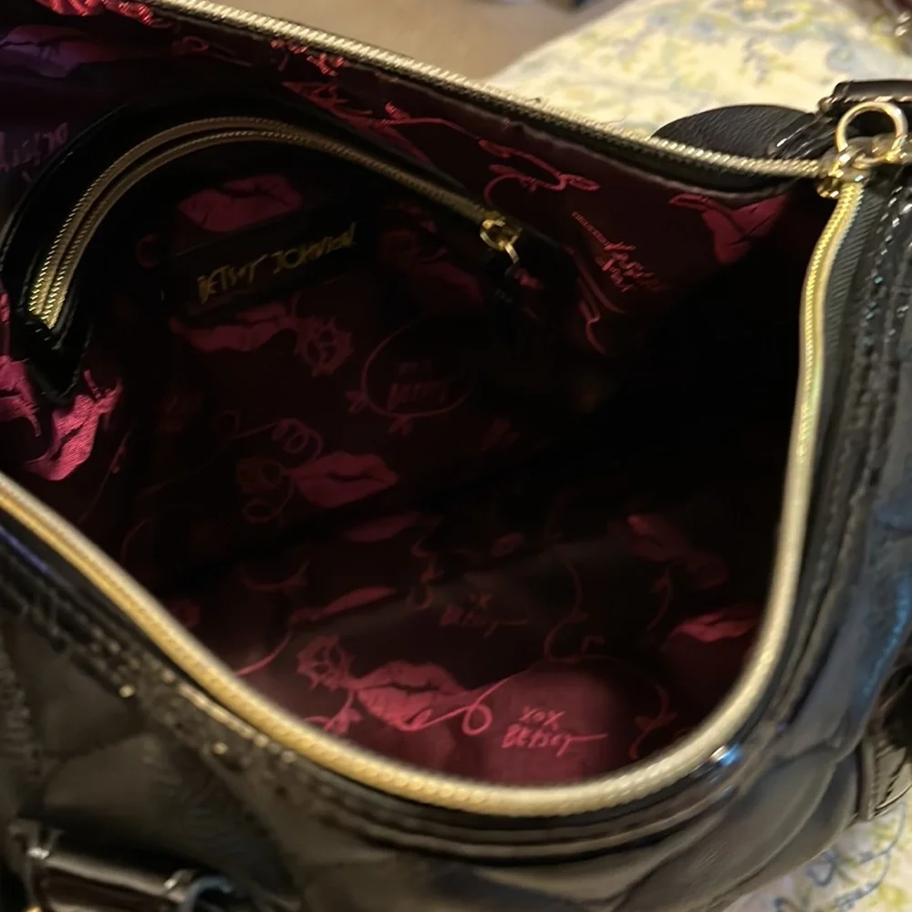 Betsy Johnson black bag with hearts - Picture 3 of 4